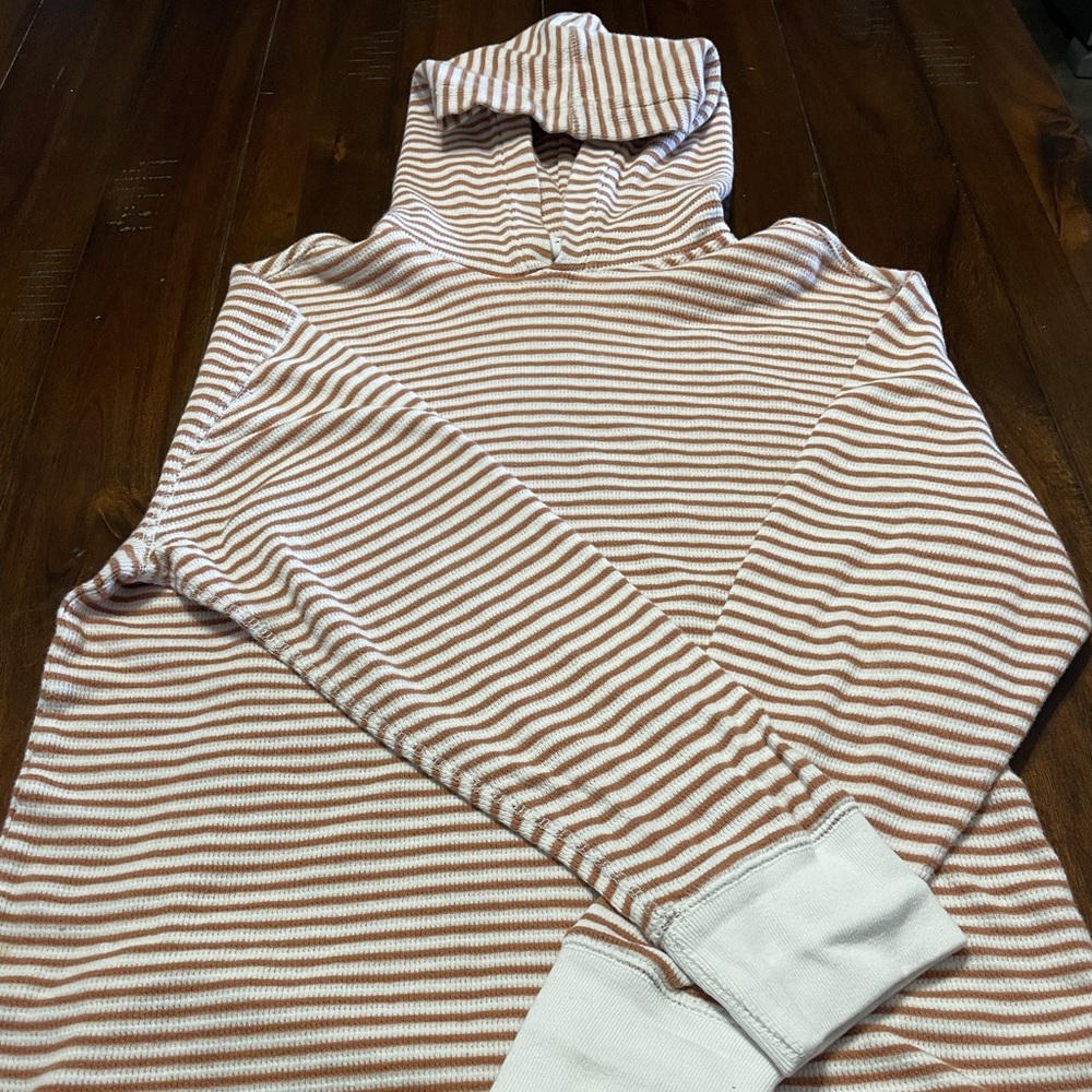 Urban Outfitters Long Sleeve Pullover size small